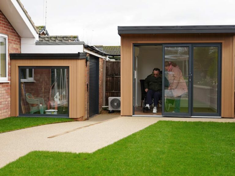 Garden Room and garage. Accessible Garden Room, Coventry