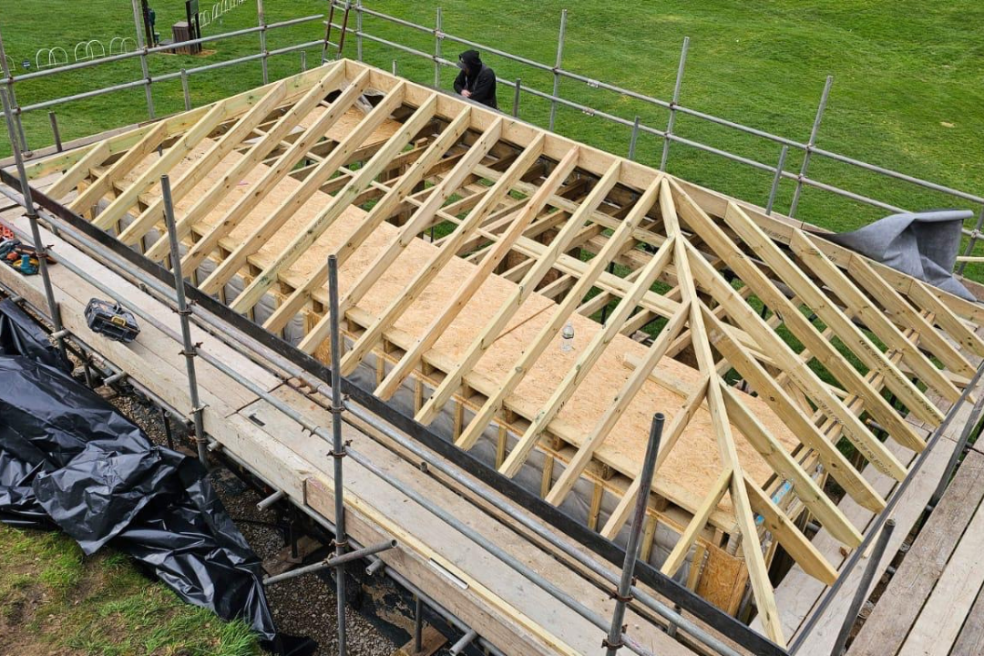 New garden room roof installation at Ashridge Golf Club